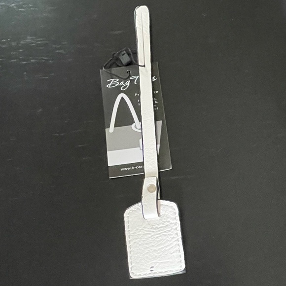 NWT “K•Carroll” Bag Tag, Monogram Letter "J" White Bag Tag with "Black" Letter - Picture 4 of 5